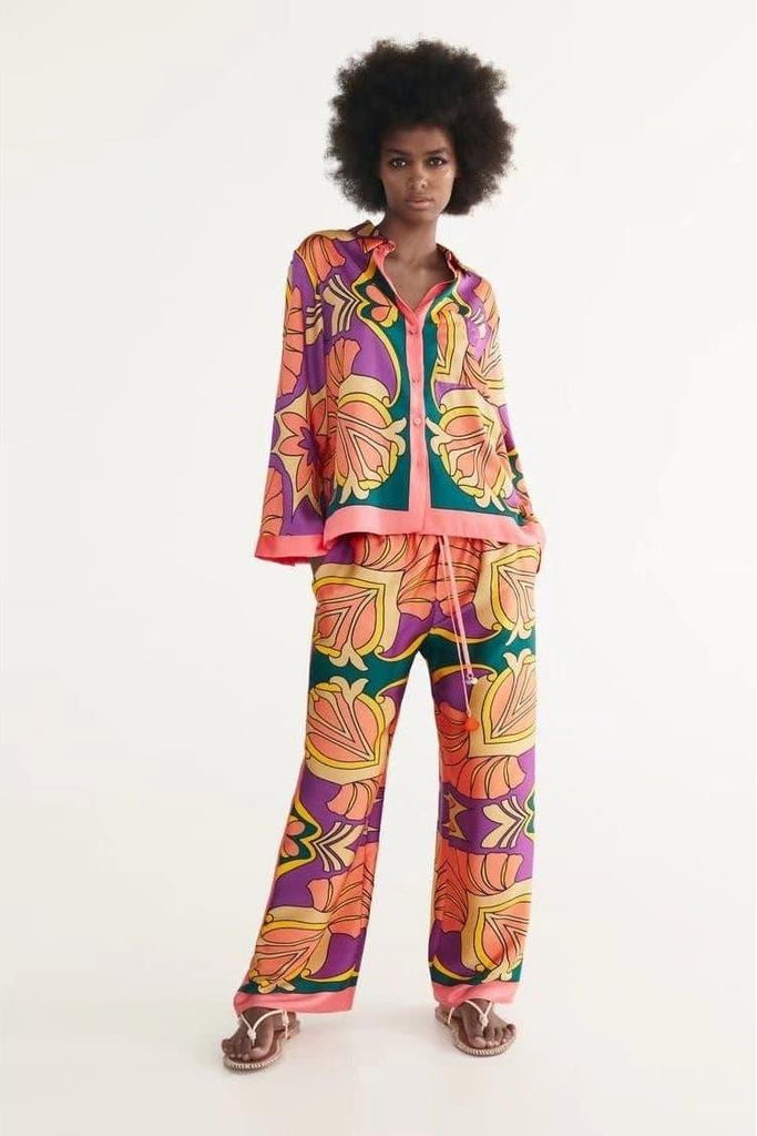 Lapel single-breasted decorated shirt and pants.