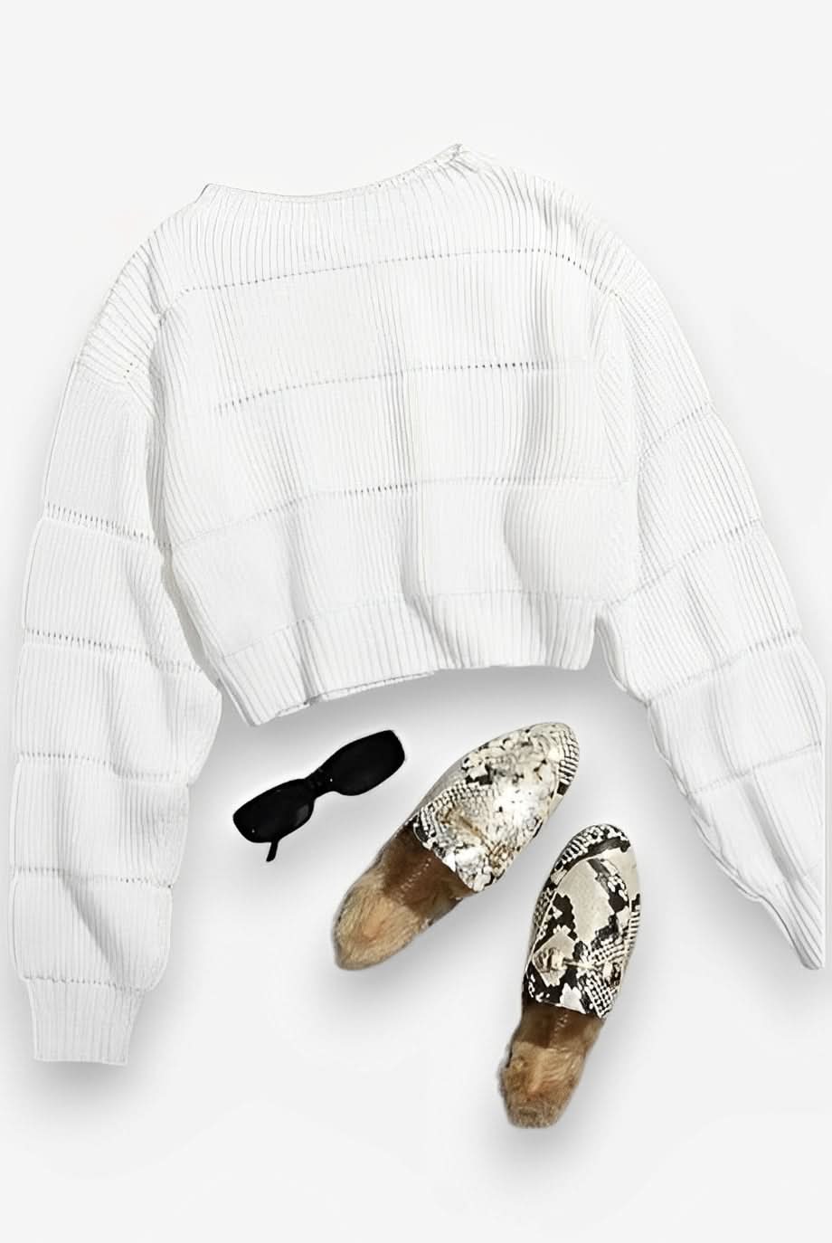 Round Neck Short Pullover Sweater - Sweaters from The Woman Concept