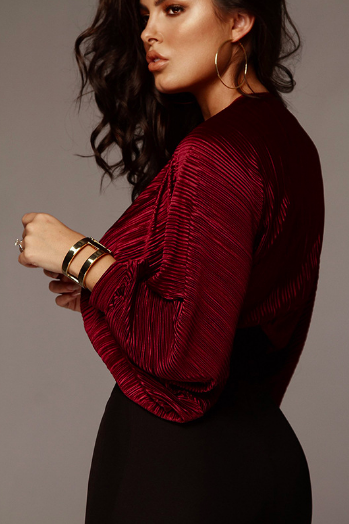 Burgundy pleated loose V-neck long-sleeved jumpsuit - The Woman Concept