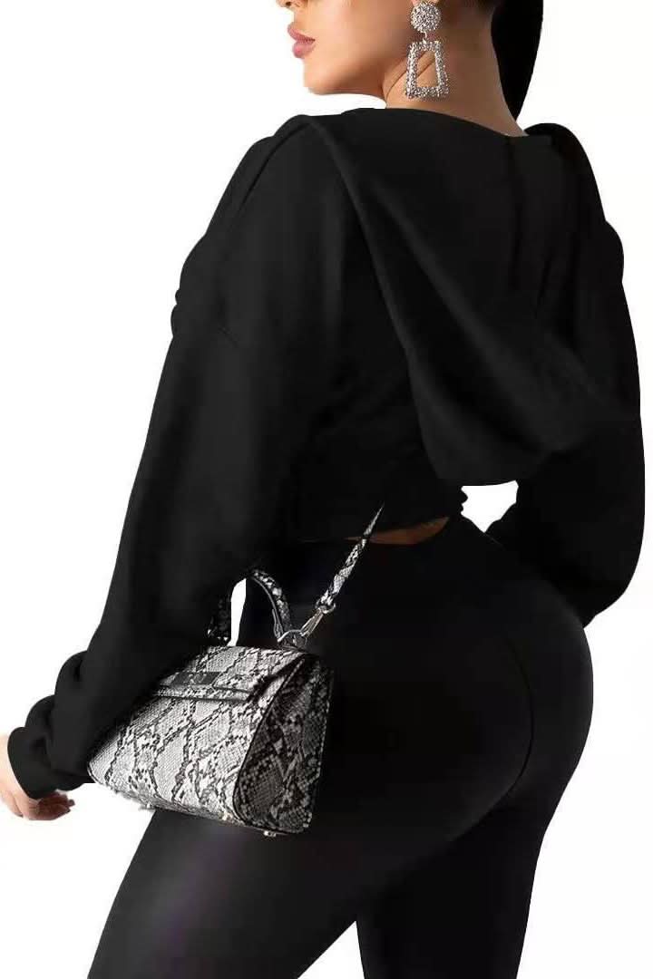 elastic waistband loose hooded.