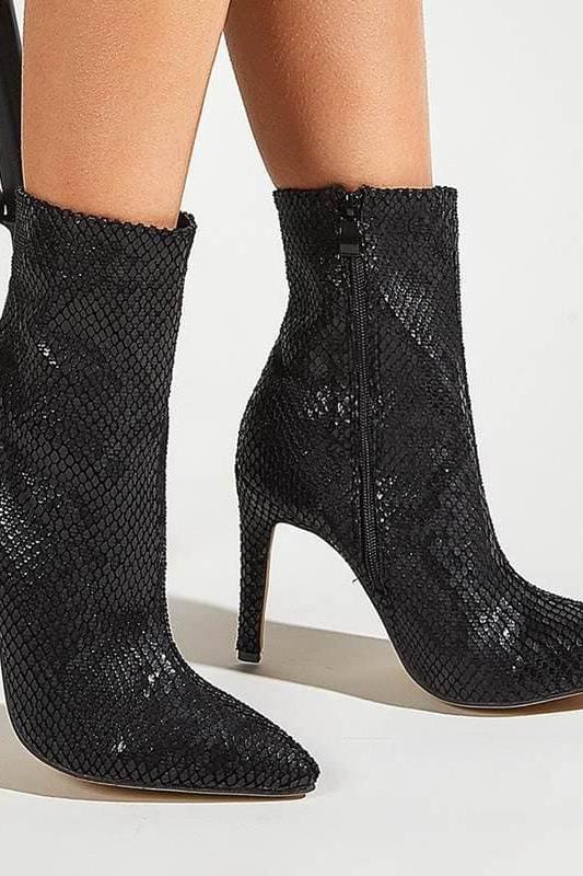 Leather Zippers Black Pointy Toe Stiletto High Heel Boot.