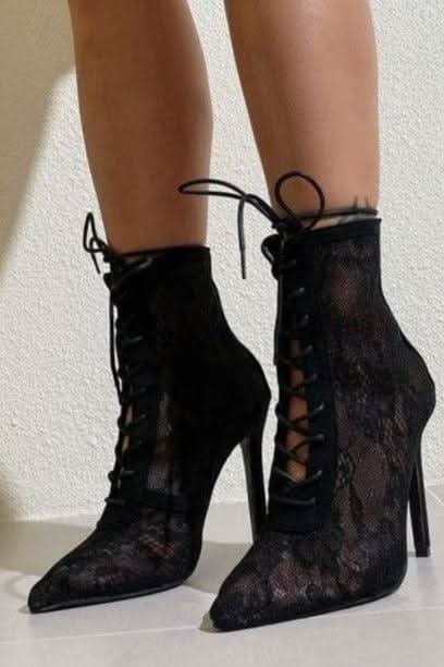 Mesh Pointy Toe Lace-Up Boots.
