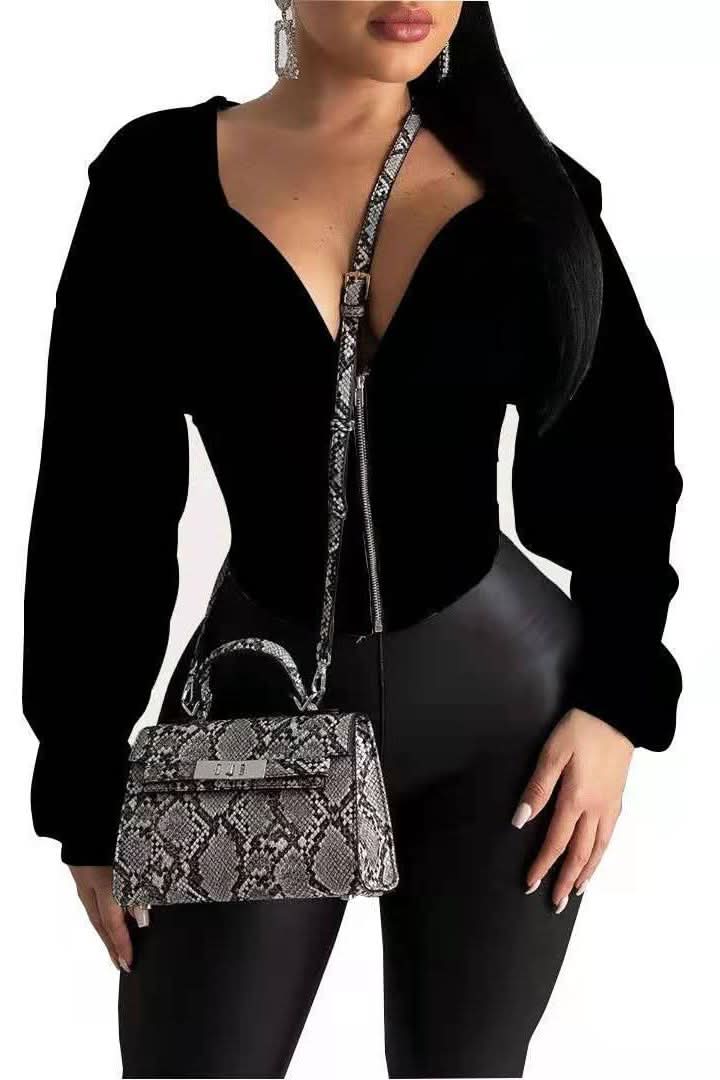 elastic waistband loose hooded.