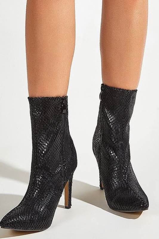 Leather Zippers Black Pointy Toe Stiletto High Heel Boot.
