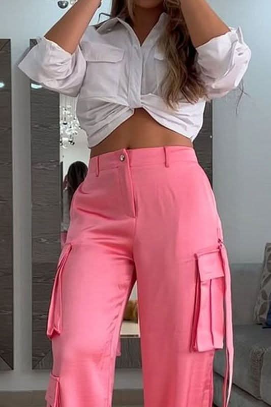 Pink parachute pants and white short shirt - Detail