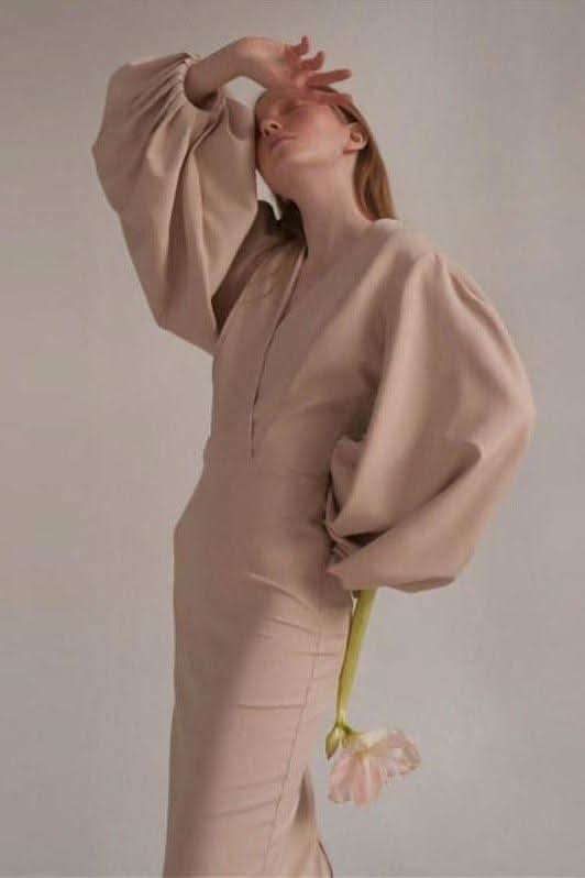 Long deep V-neck lantern sleeve hip dress - Image 4