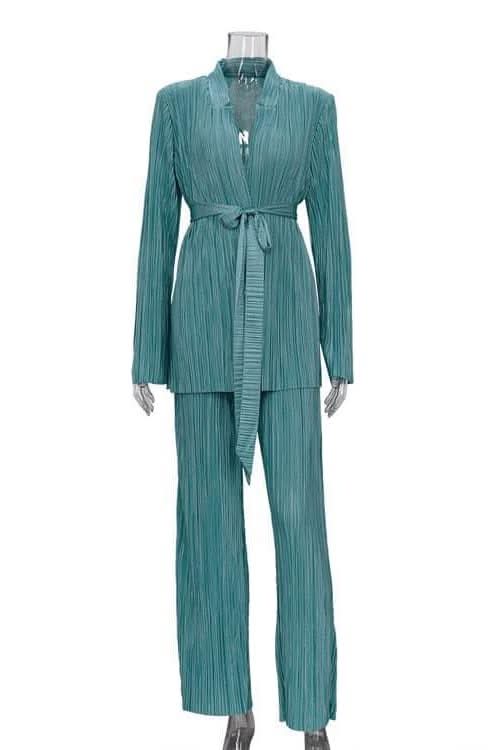 Elegant suit with split sleeves, lace-up shirt and pleated pants. - Image 6
