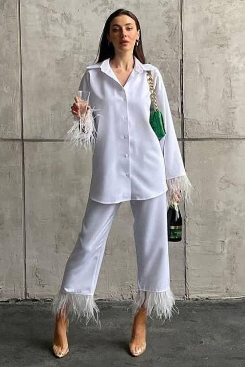 Fashion casual cropped suit.