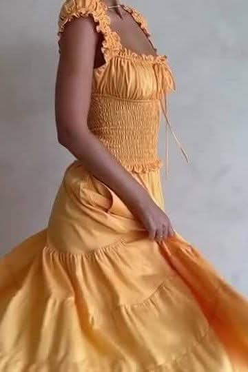 French yellow pleated U-neck dress - Side View
