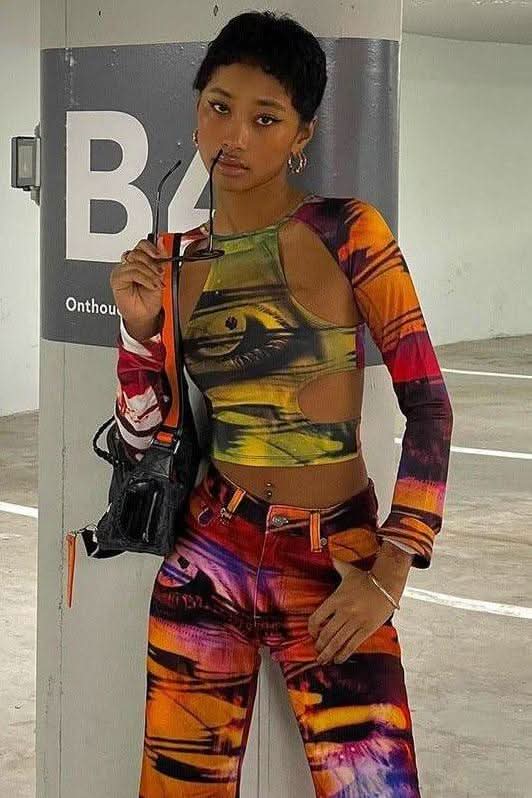 American print navel-cut long-sleeved T-shirt - Detail