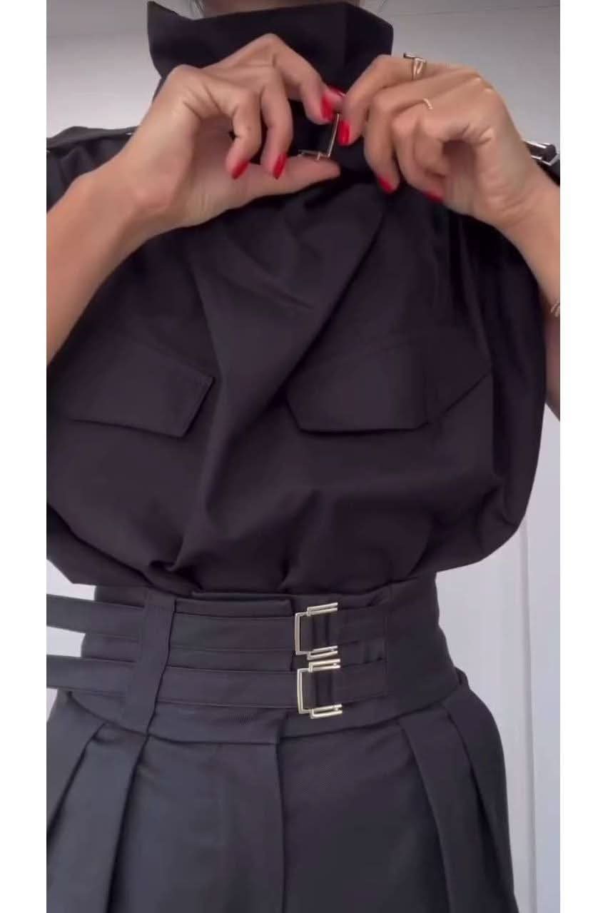 Slim-fit suit with high-neck vest - Image 4