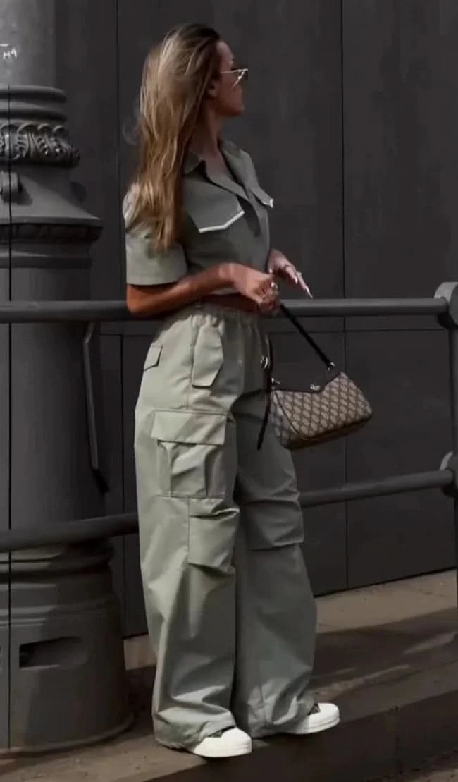 Parachute pants and an ultra-short shirt outfit. - Detail