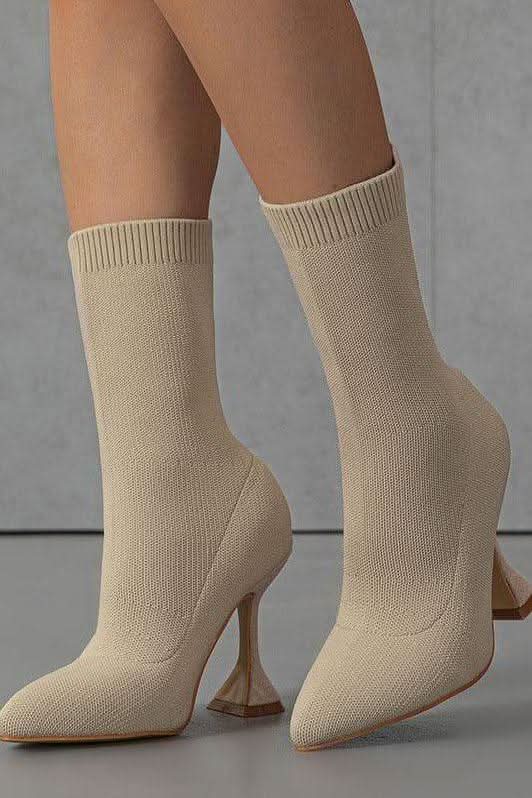 Knitted pointed toe mid-tube ankle boots - Front View