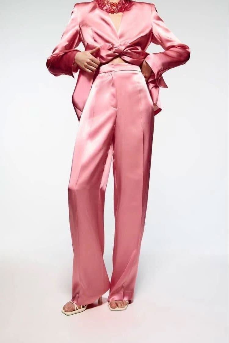 Silk satin texture straight pants - Side View