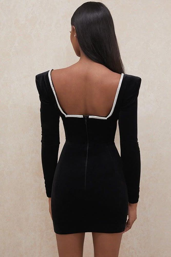Deep V-wrapped hip black gold velvet open back dress - Image 4