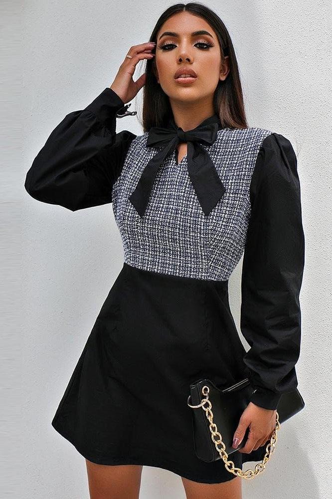 Round neck long-sleeved dress.