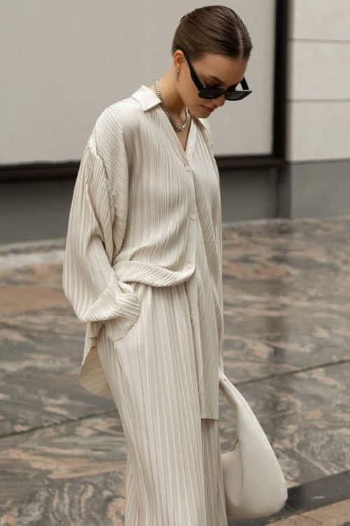 Two-piece pleated shirt trousers suit - Detail